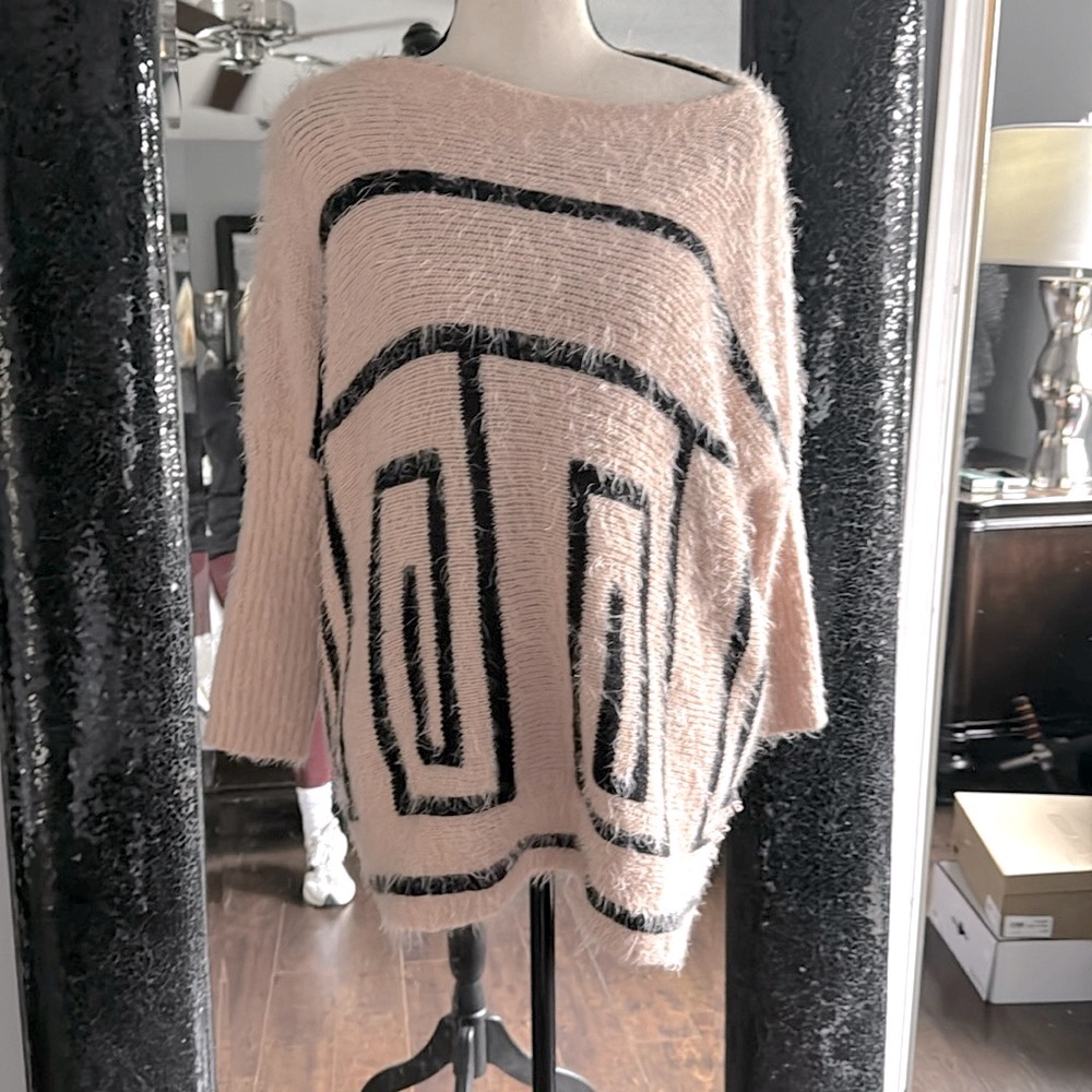 Soft, fuzzy, beautiful sweater 🖤💓
